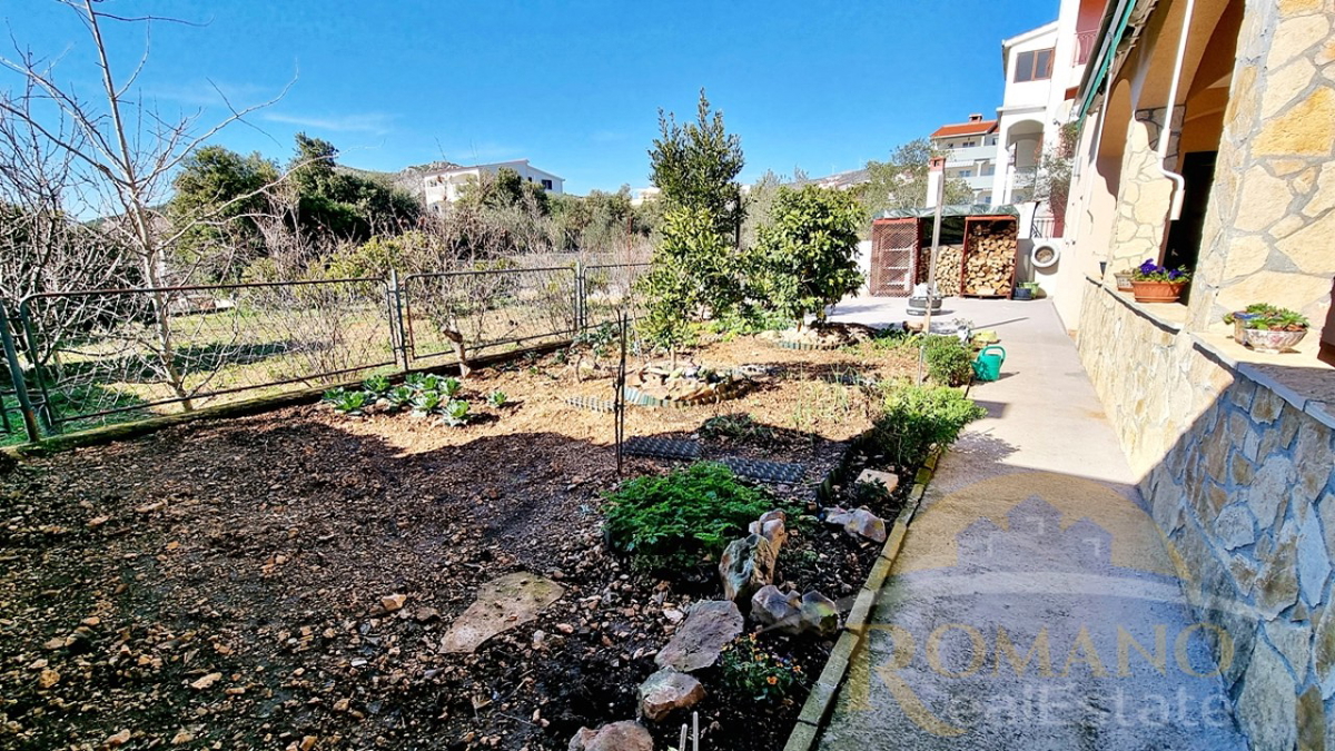 Hiša za prodajo v Seget Vranjici – blizu Trogirja